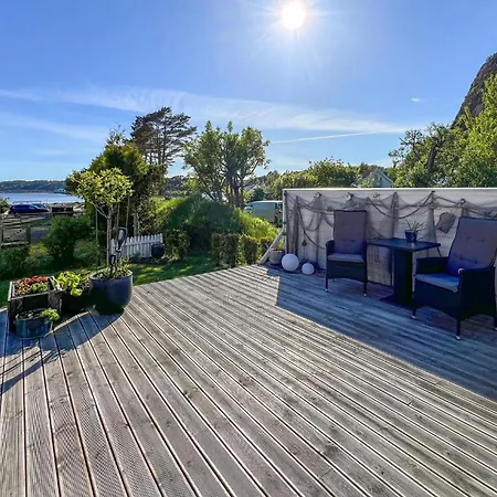 Gorgeous In Lindesnes With Wifi 別荘 Spangereid
