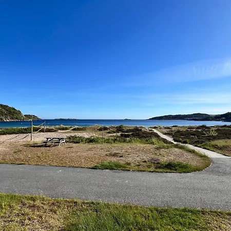 Gorgeous In Lindesnes With Wifi 別荘 *